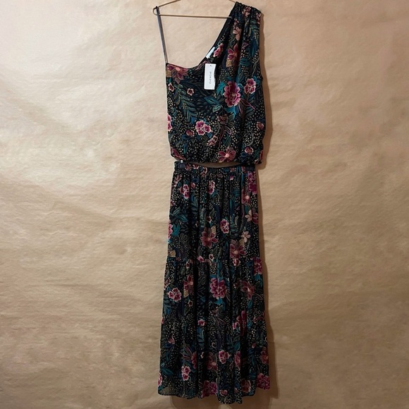Evereve | NWT Matching Set Azalea One Shoulder Top & Tiered Maxi Skirt Size M - Picture 1 of 16